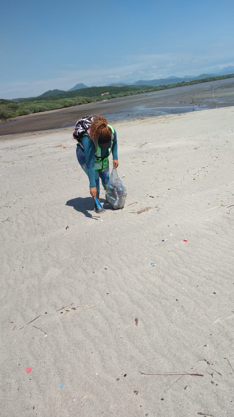 LIMPIEZA MENSUAL DE JUNIO 2025 EN COLABORACIÓN CON SEMAR EN BAHÍA LA VENTOSA, SALINA CRUZ, OAXACA