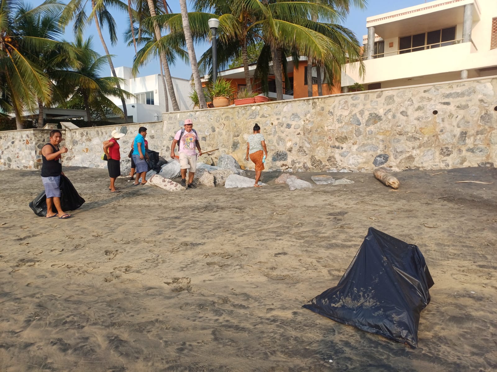Limpieza en Playa La Boquita, durante octubre del 2025, por la Unión Vicente Guerrero