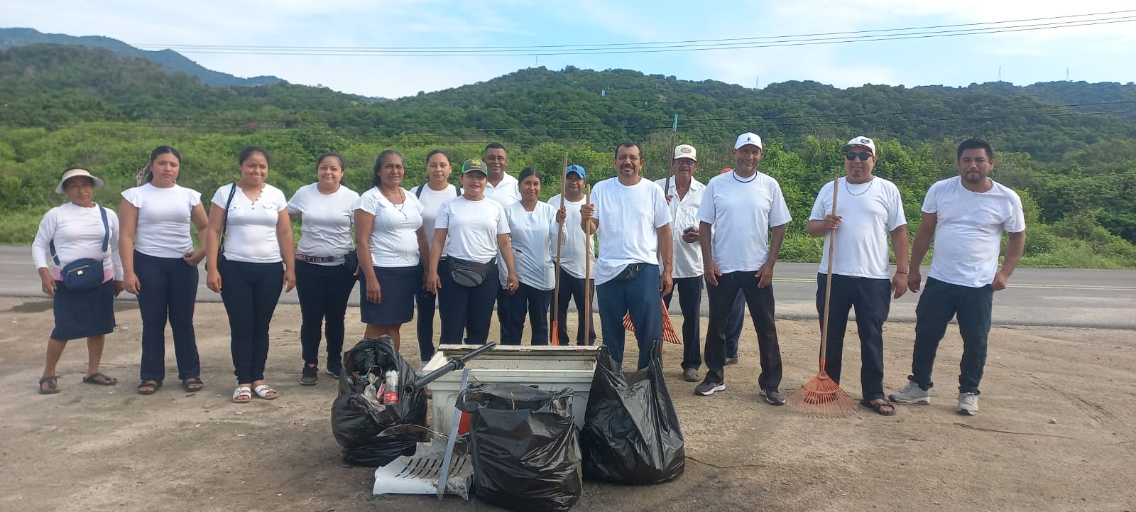 Limpieza Playa Miramar, septiembre 2025, por la Unión Costa de Manzanillo, A.C.