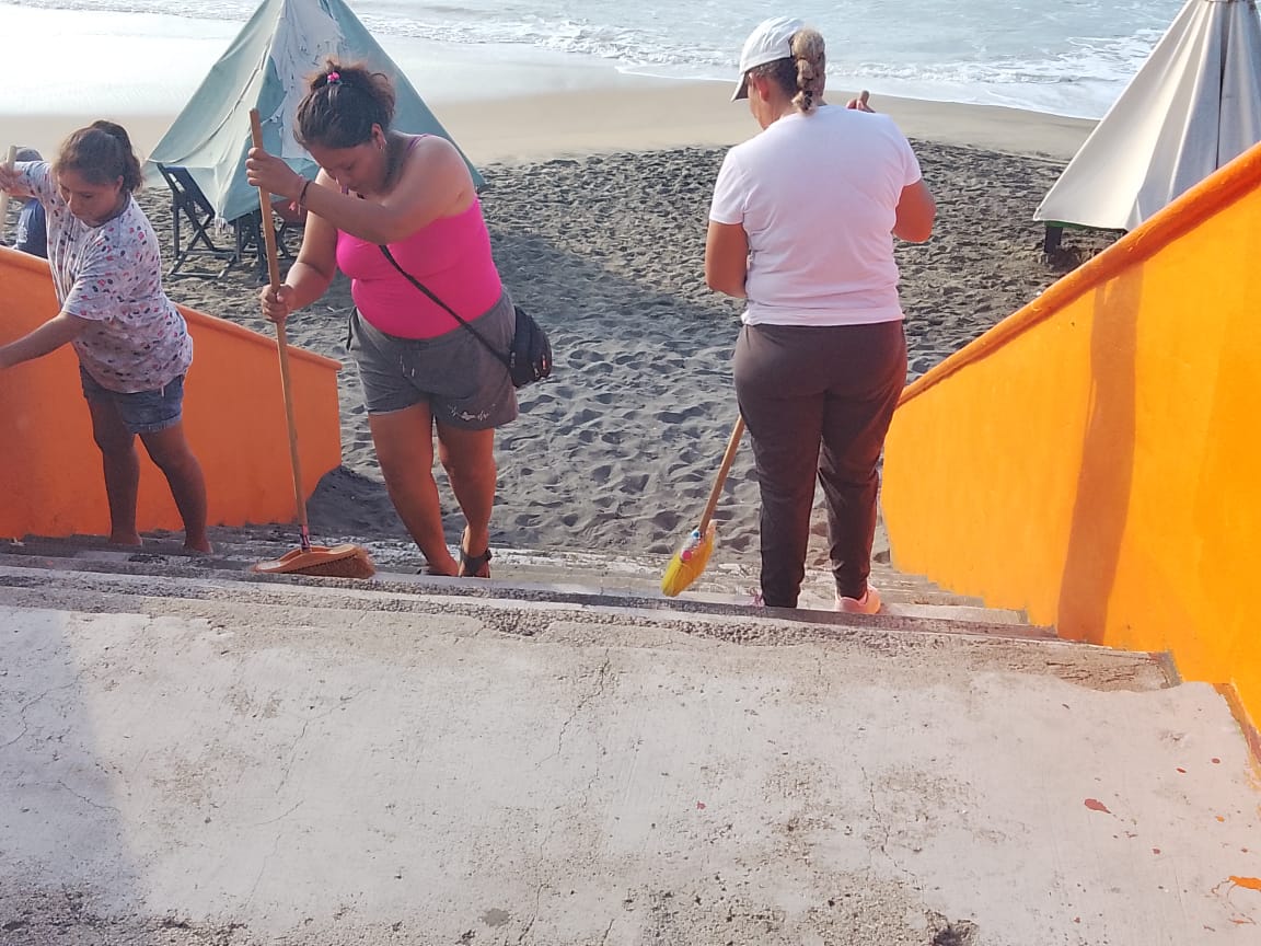 Unión Perlas del Mar realiza limpieza en playa Miramar, en el mes de septiembre de 2025