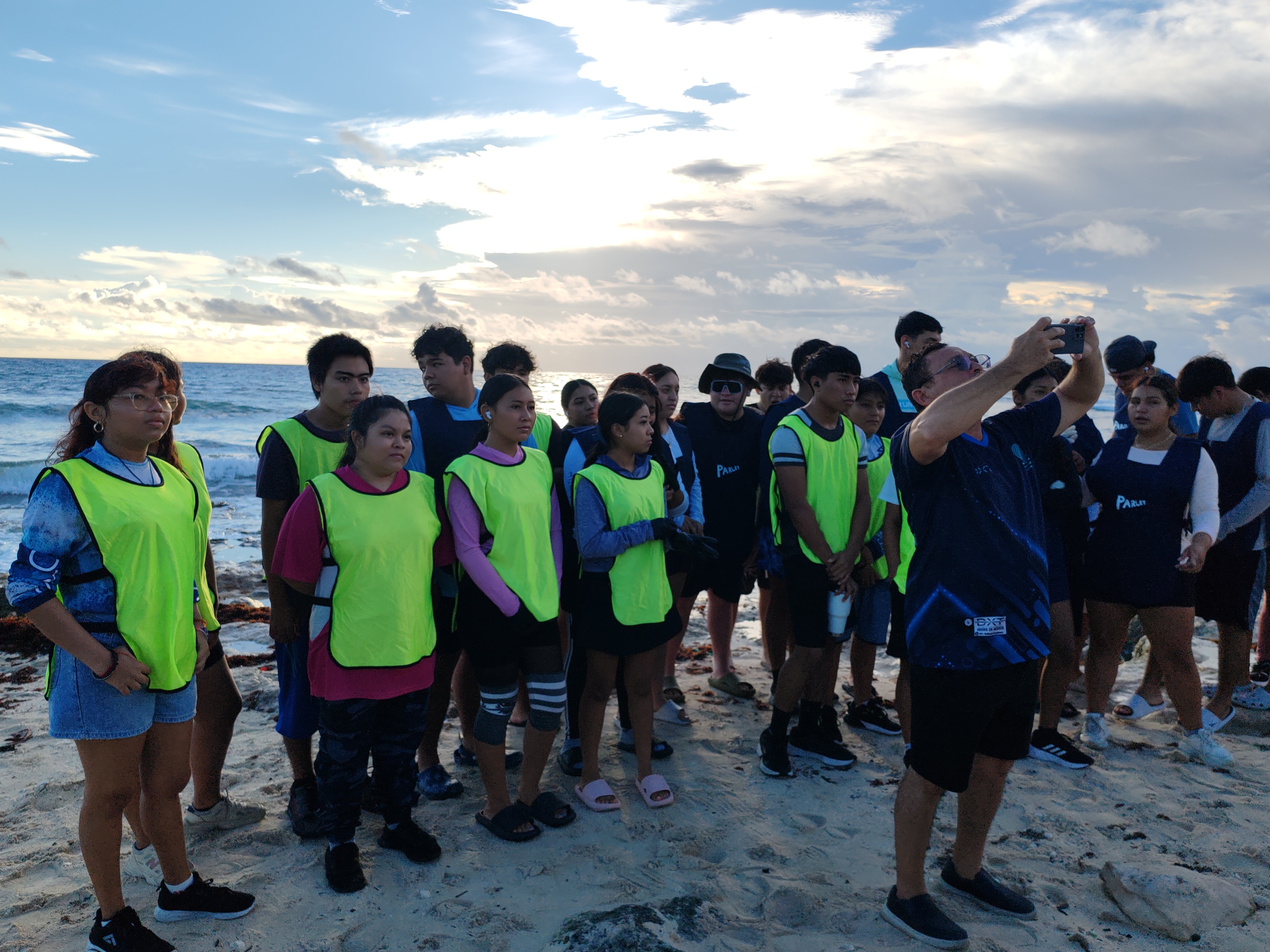 LIMPIEZA PLANTEL ISLA MUJERES PLAYA MASCOTAS