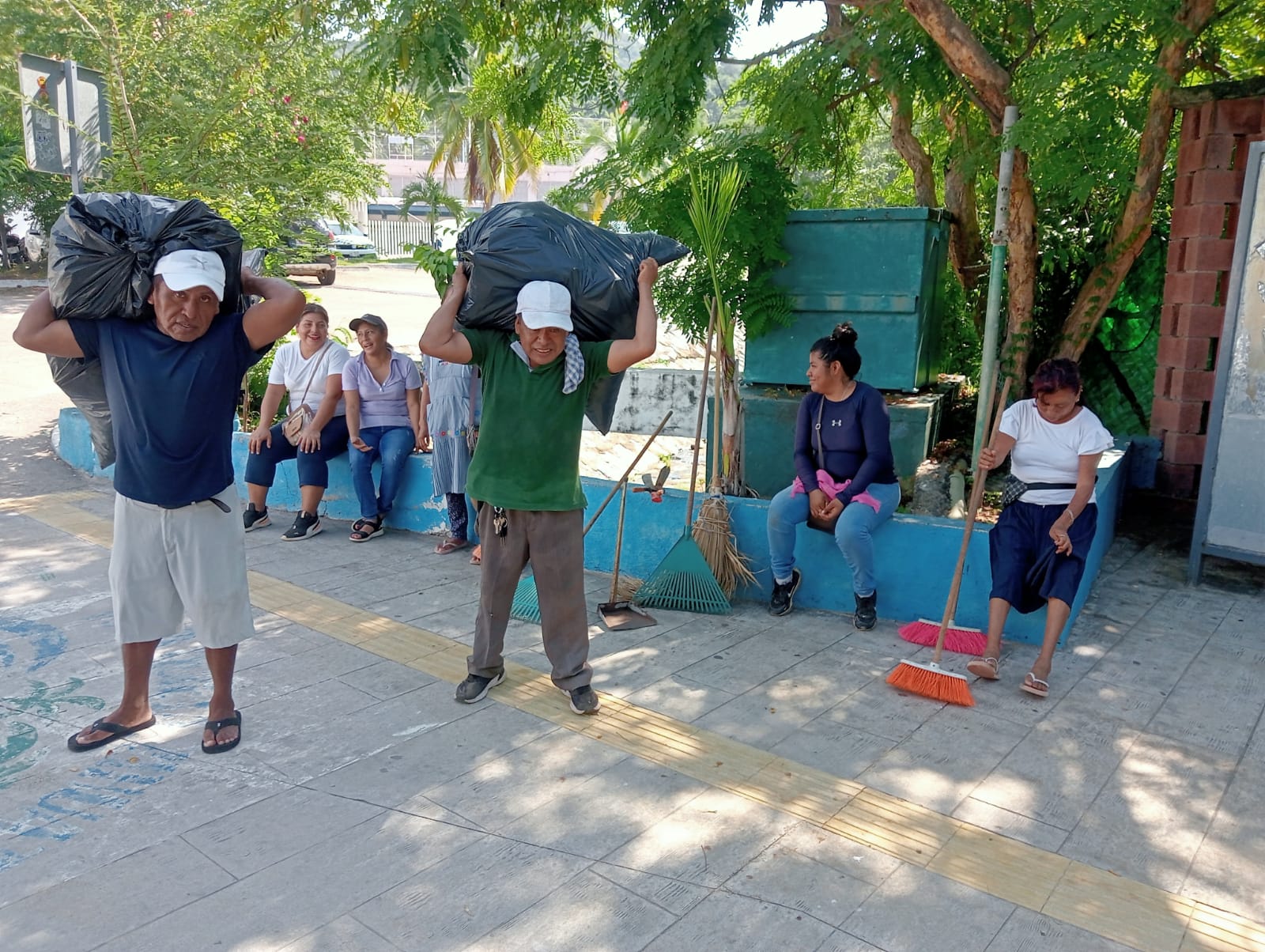 JORNADA PODA DE JARDINERA Y LIMPIEZA DE PASILLO PLAYA QUIETA,PLAYA INCLUYENTE.