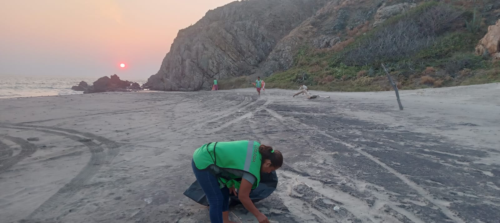 LIMPIEZA MENSUAL DE NOVIEMBRE 2025 EN PLAYA AZUL, SALINA CRUZ, OAXACA