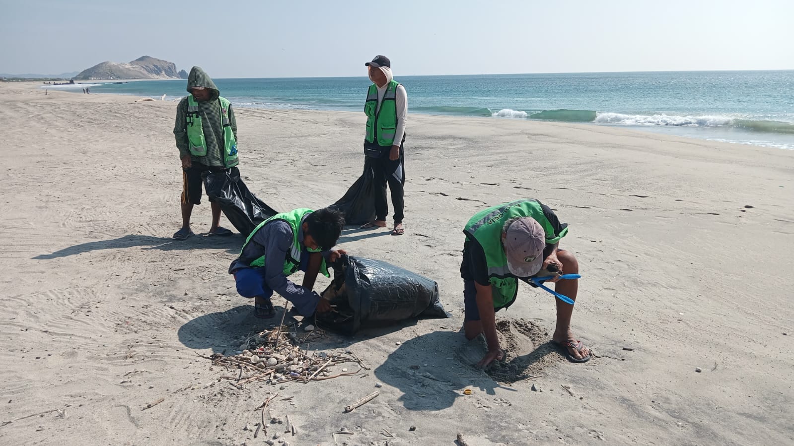 LIMPIEZA MENSUAL DE NOVIEMBRE 2025 EN PLAYA BRASIL, SALINA CRUZ, OAXACA