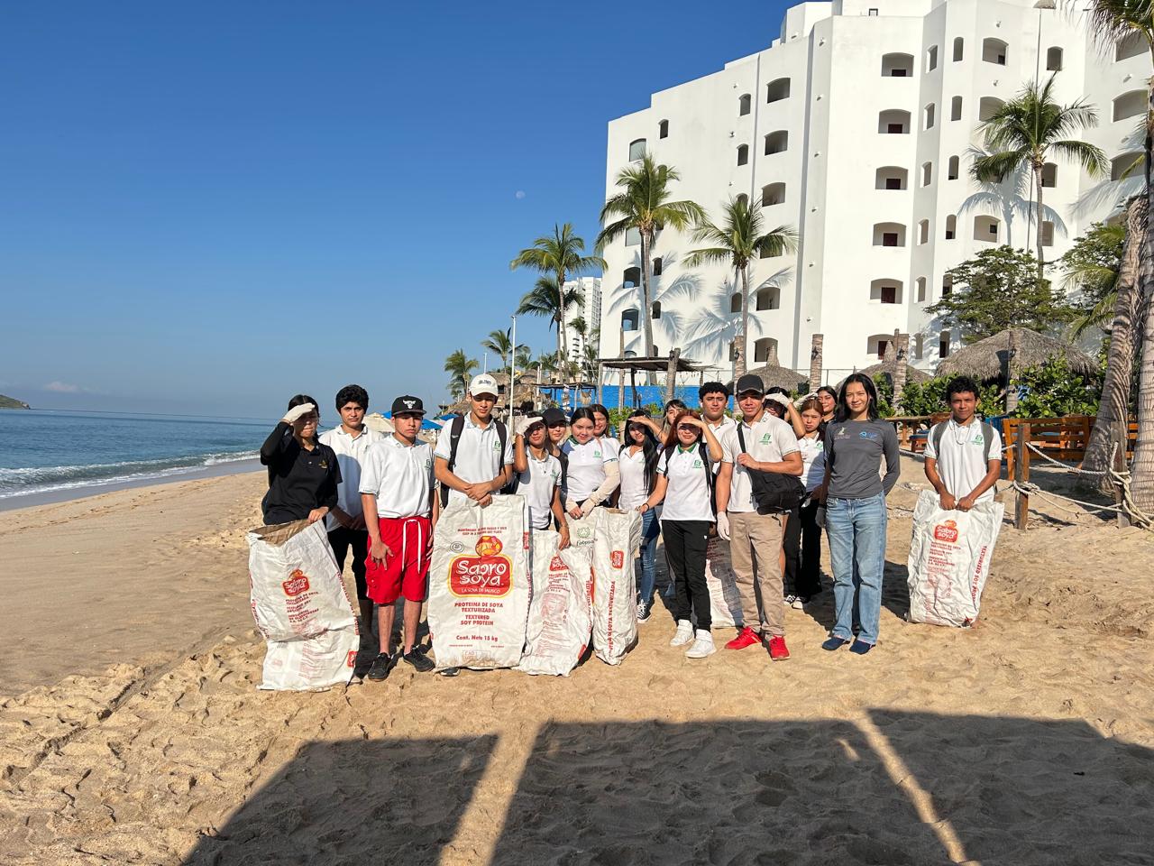 (OAP) Gobierno de Mazatlán, actividad de limpieza de playa Gaviotas 13-Dic-2025