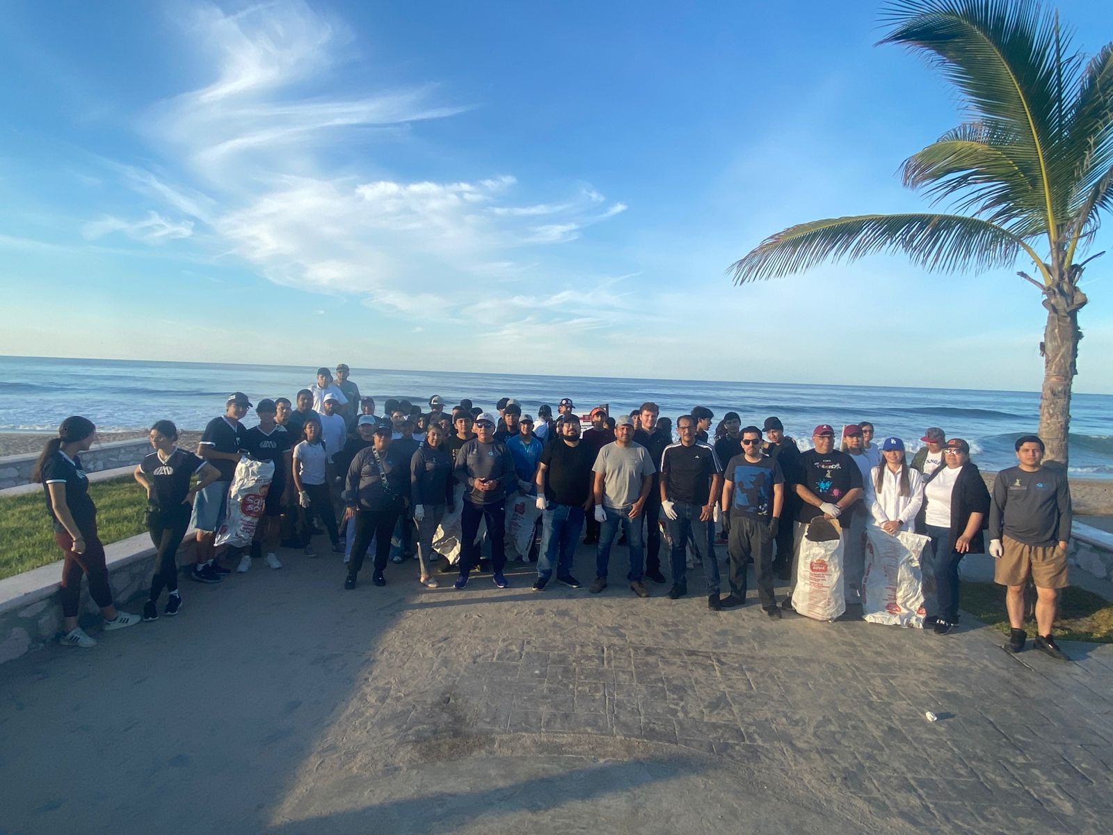 (OAP) Gobierno de Mazatlán, actividad de limpieza de playa Cerritos 22-Nov-2025