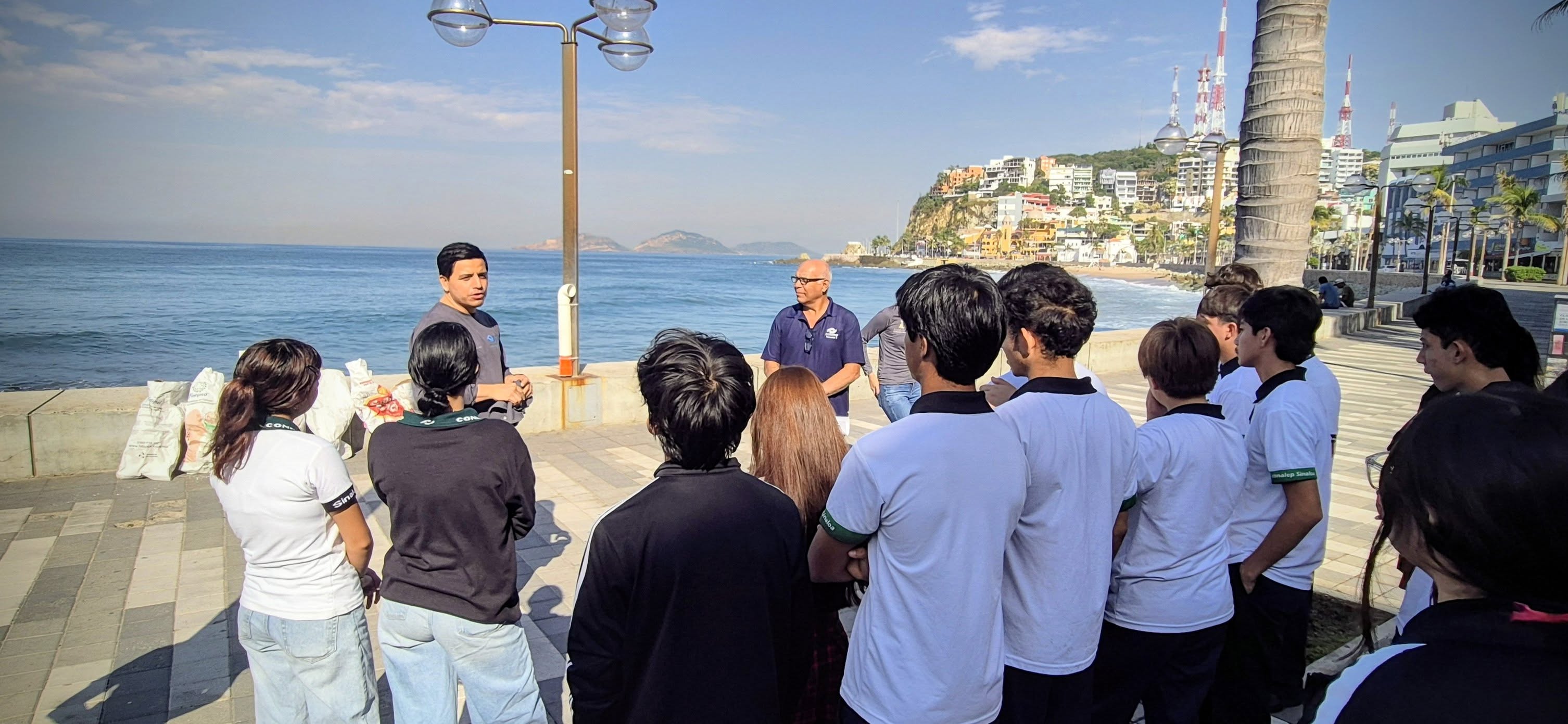 (OAP) Gobierno de Mazatlán, actividad de limpieza de playa Olas Altas 11-Nov-2025