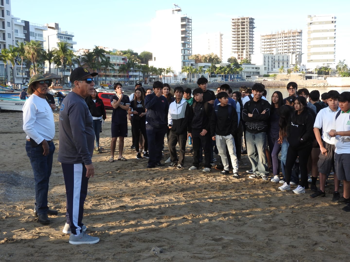 (OAP) Gobierno de Mazatlán, actividad de limpieza de playa Norte 20-Dic-2025