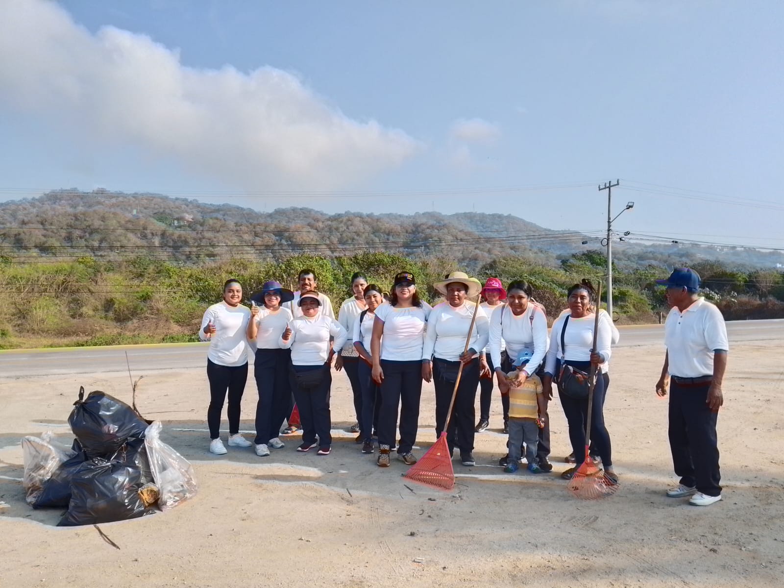 La Unión Costa de Manzanillo realiza la ultima limpieza de playa en diciembre de 2025