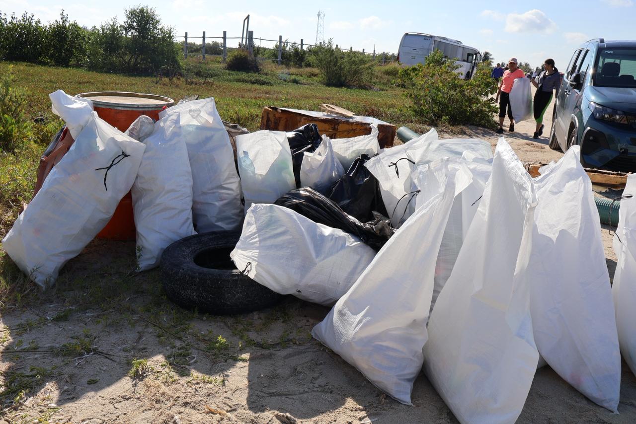 Recolectan casi 400 kilos de residuos en playas de Telchac Puerto