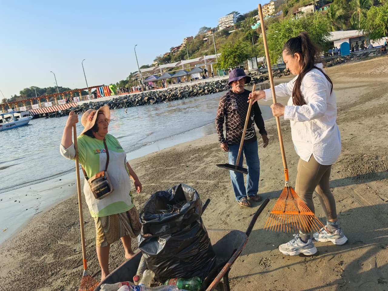 LIMPIEZA DE PLAYA:COMITE DE VIGILANCIA AMBIENTAL PARTICIPATIVA "MATIAS FOR THE TURTLE"