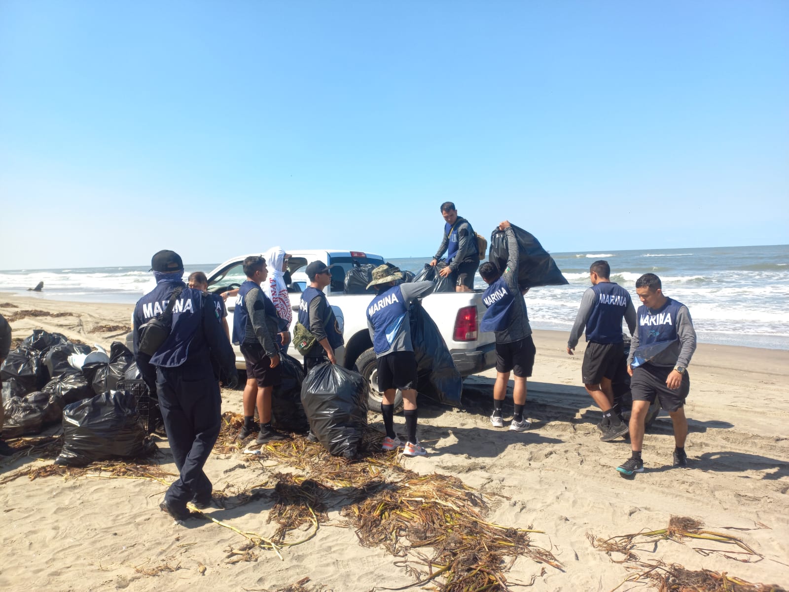 “4ta Jornada de Limpieza y Conservación de Playas y Costas, en la Playa Barra de Túpilco, municipio de Paraíso, Tabasco.