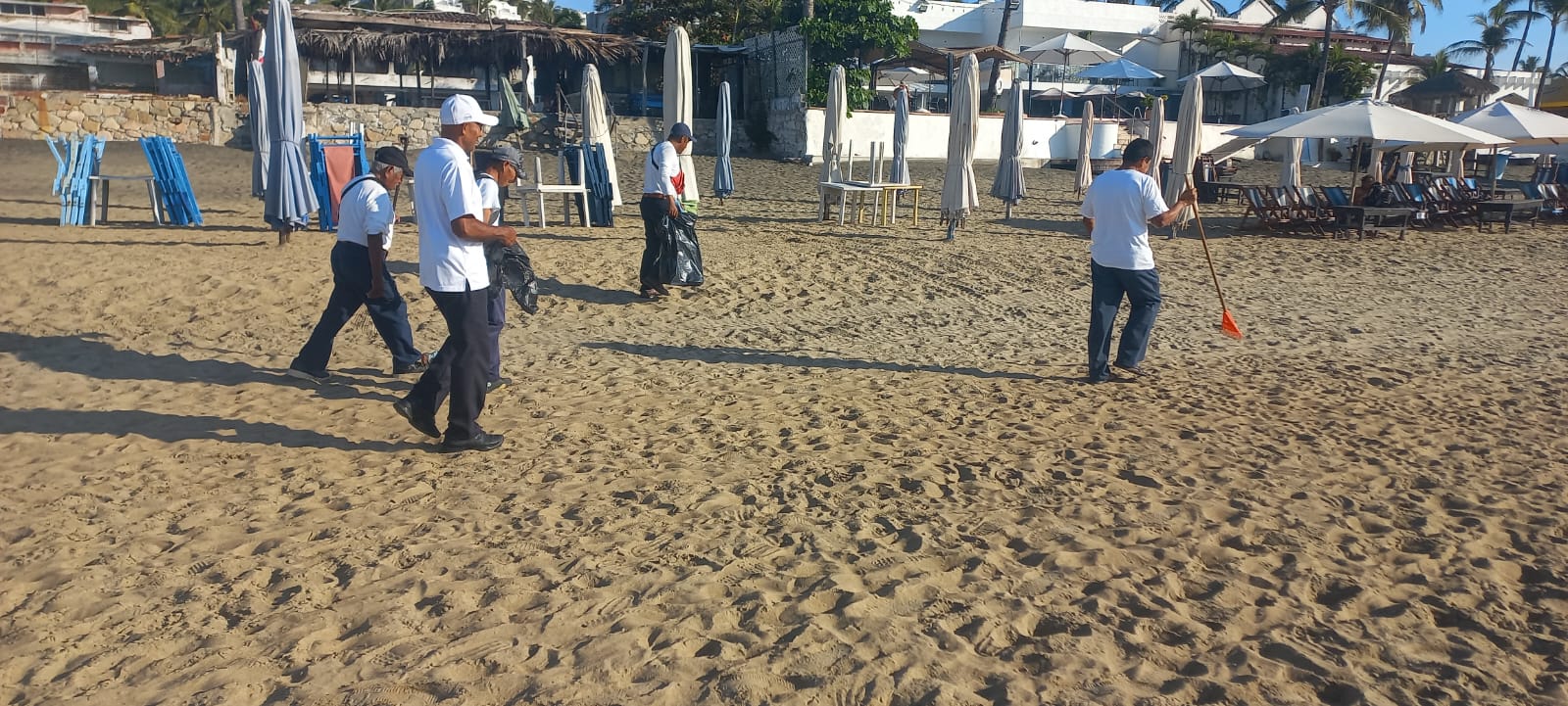Para iniciar con la actividad de limpieza en la Playa Miramar, la Unión Abelardo L. Rodríguez se organizó con sus agremiados para recolección de desechos