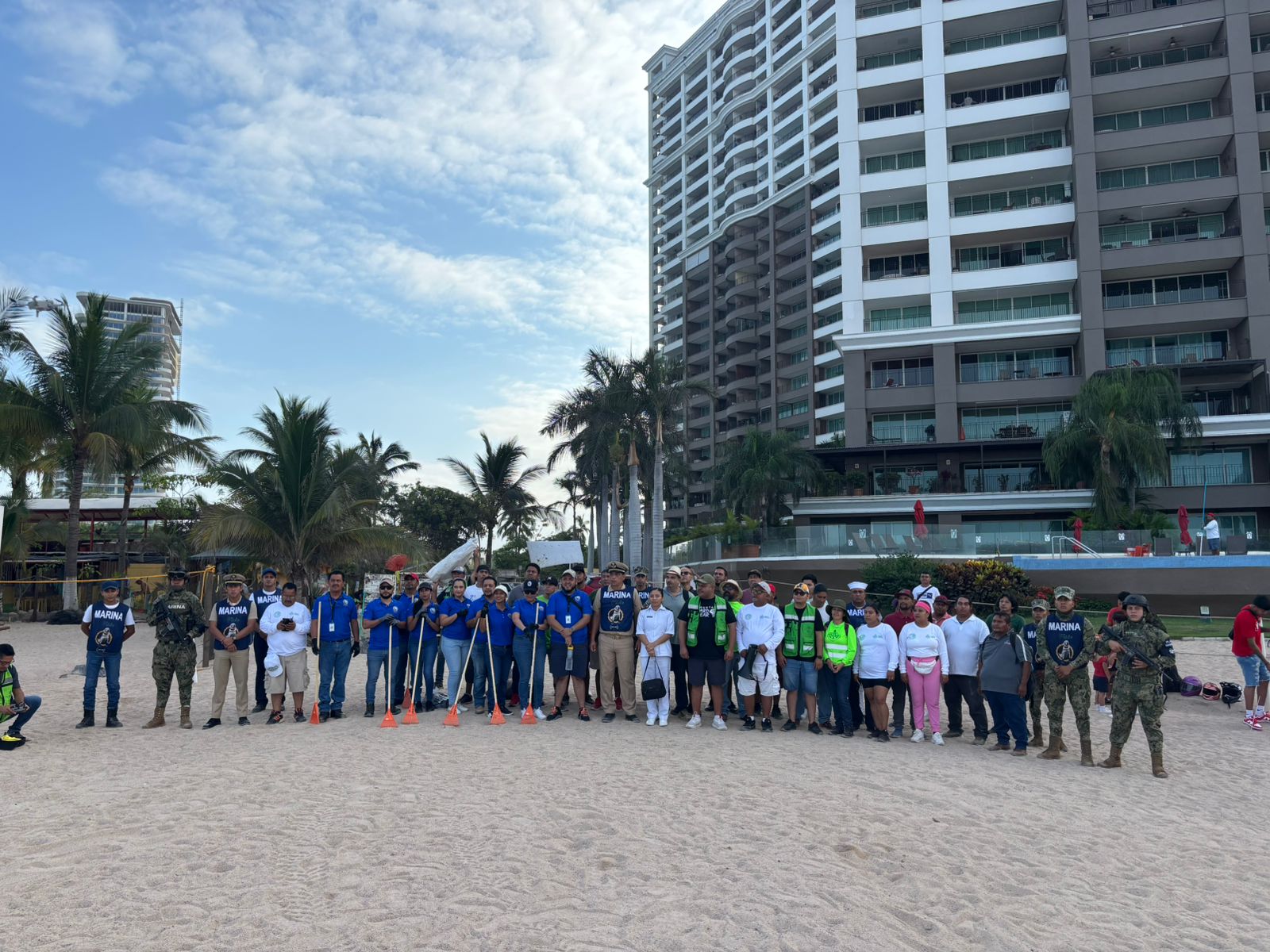 Jornada de limpieza en Playa Holi, Jalisco