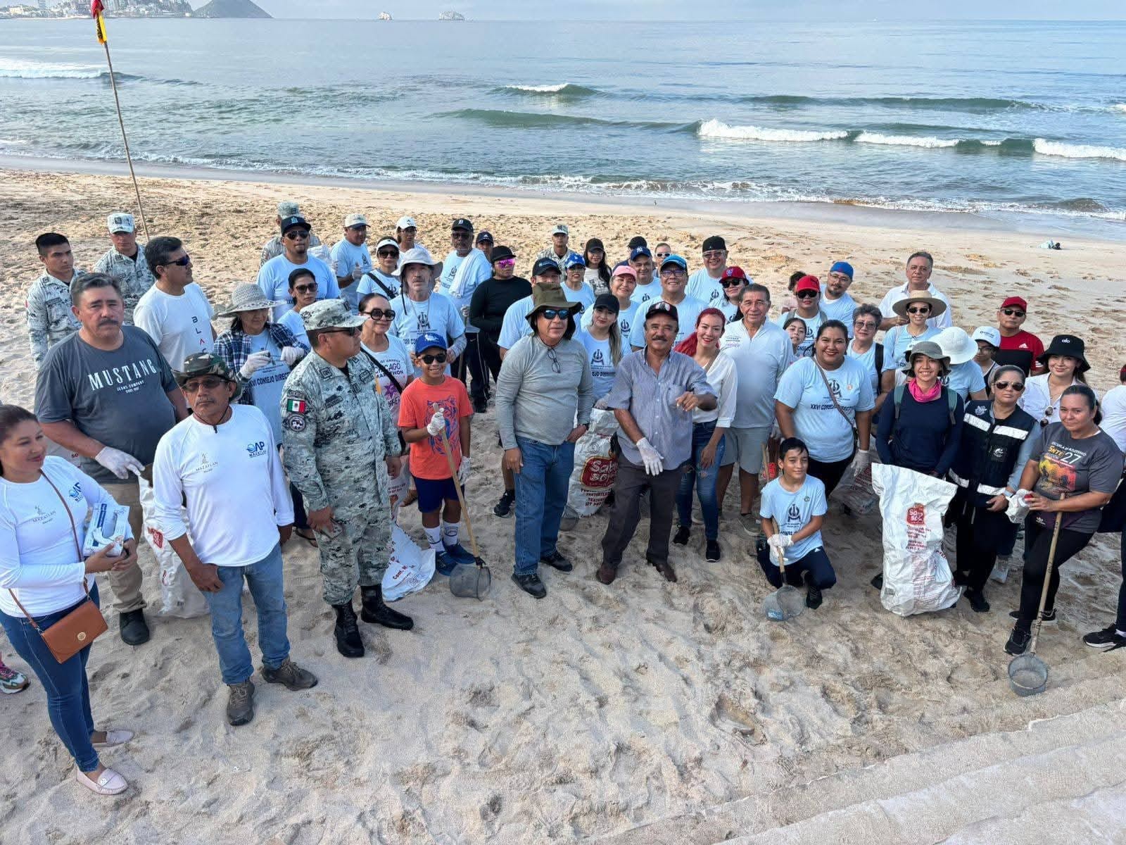 (OAP) Actividad de limpieza de playa Avenida del Mar tramo Letras Mazatlán a UAdeO